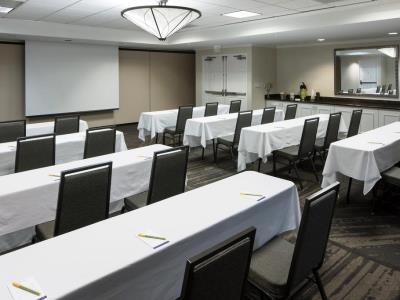 Hilton Garden Airport
